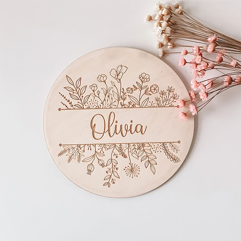 Baby Nursery Name Sign - Personalisierte Blumen-Gravur Namensplakette, Maßgefertigtes Rundes Holzschild,