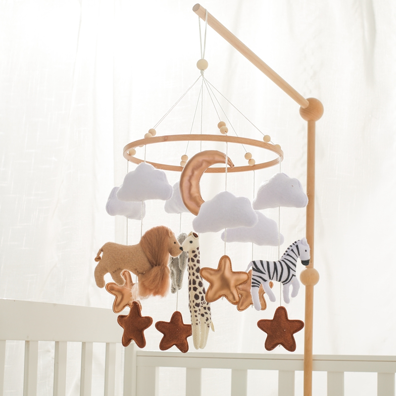 Crib Mobile Musical - Babymobile mit Holzrasseln und weichen Filz-Tierfiguren,