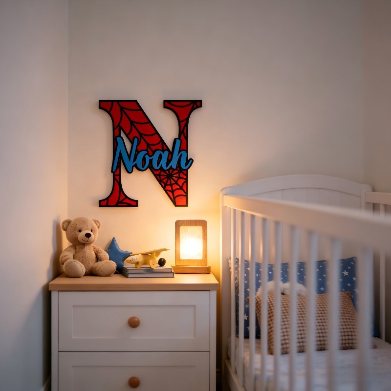 Baby Nursery Name Sign - Personalisiertes Spinnennetz-Namensschild, Maßgefertigte Holzplakette mit Holzbuchstaben,